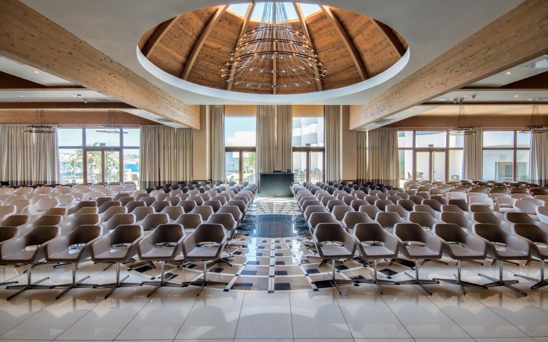 dbsanantonio_hotel_Kosy_Bar_Theatre_Style_1-min