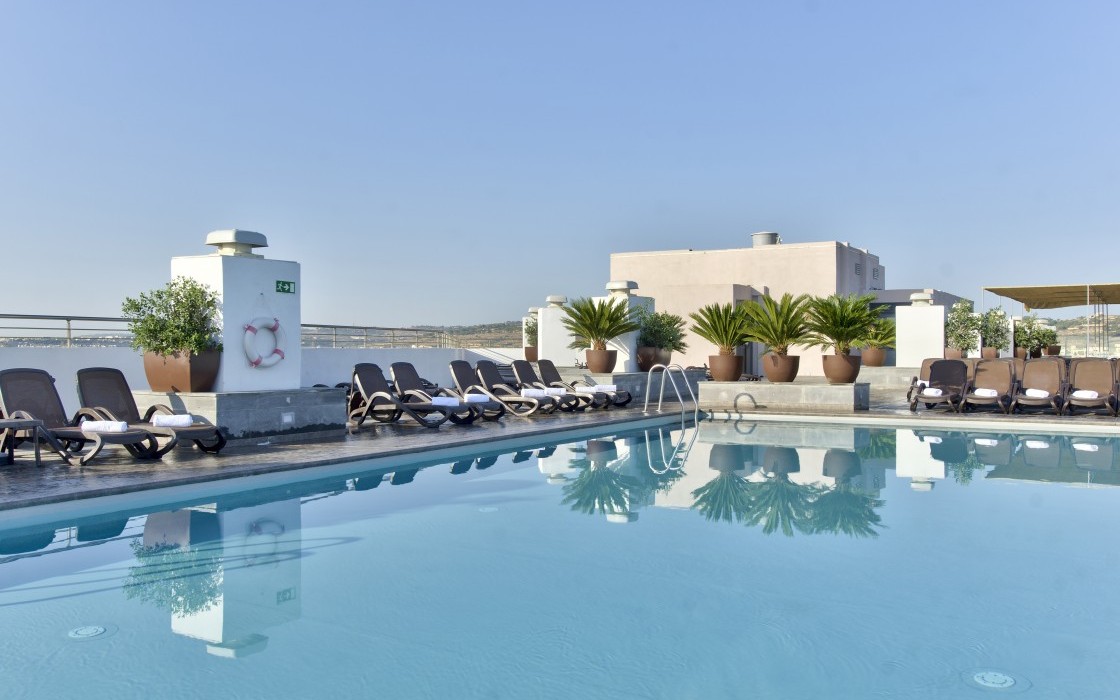 dbsanantonio_hotel_Roof Deck_Malta_01