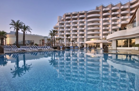 dbsanantonio_hotel_outdoor_pool_Malta_01