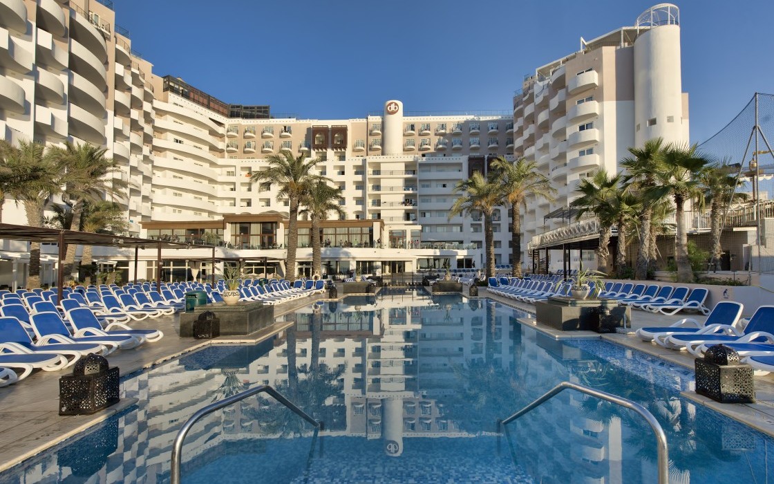 dbsanantonio_hotel_outdoor_pool_Malta_02