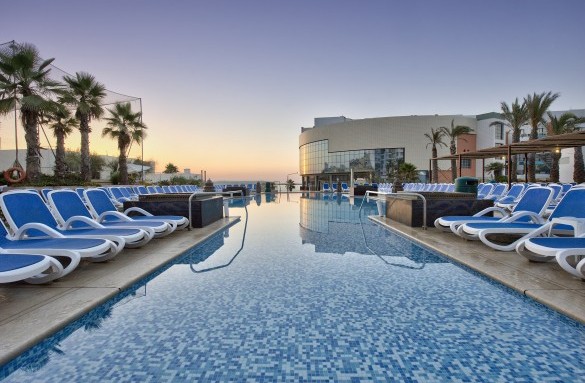 dbsanantonio_hotel_outdoor_pool_Malta_04-min