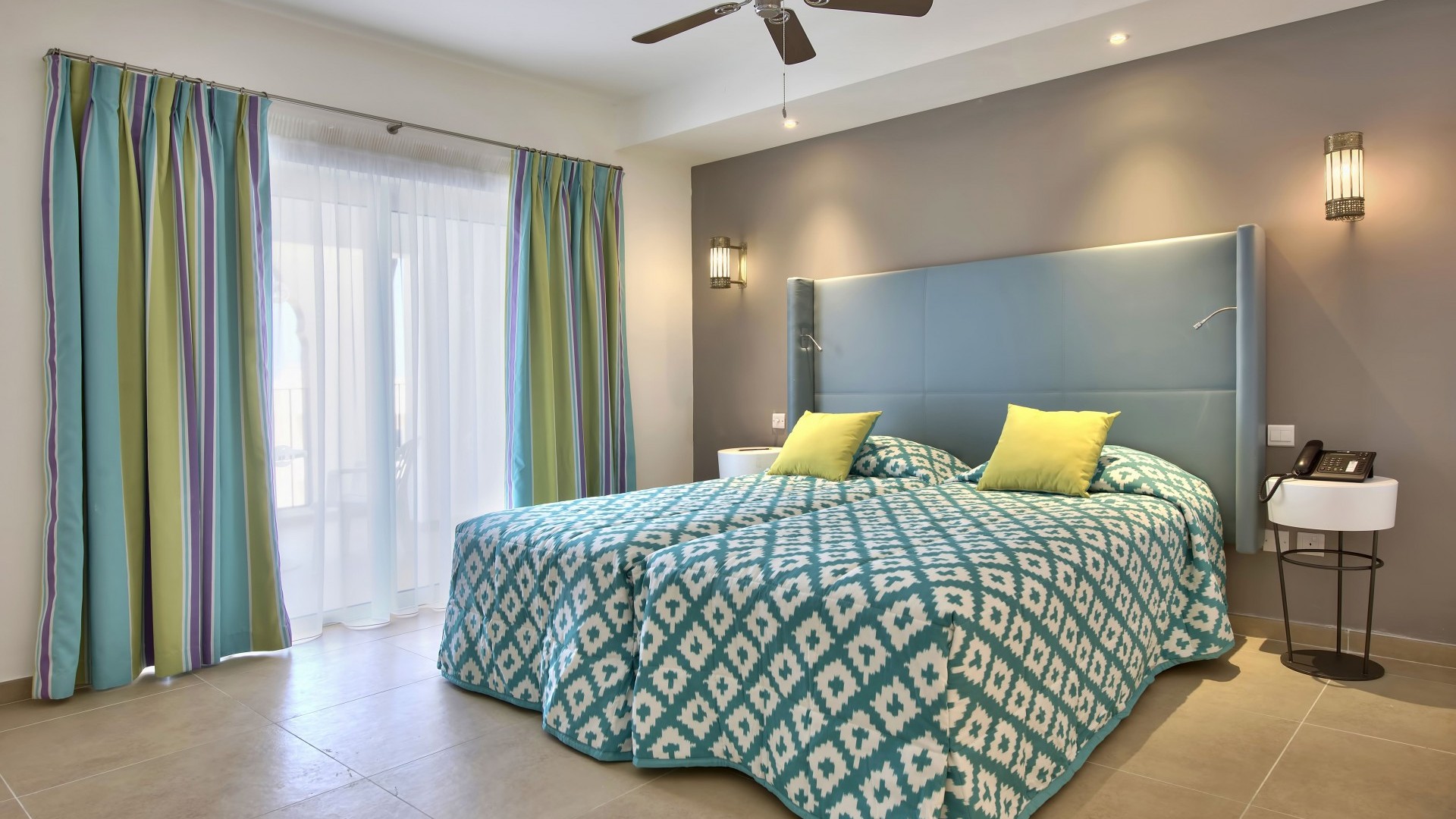 dbsanantonio_hotel_Suite_Bedroom_Room1_Hi-min