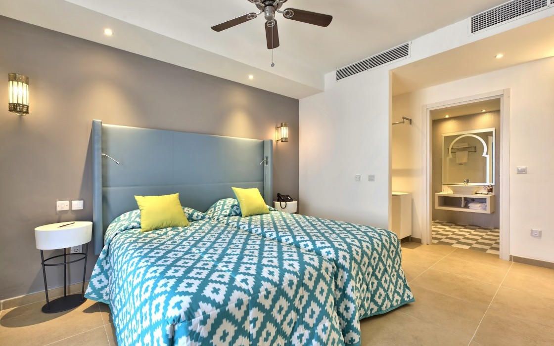 dbsanantonio_hotel_Suite_Bedroom_Room3_Malta-min