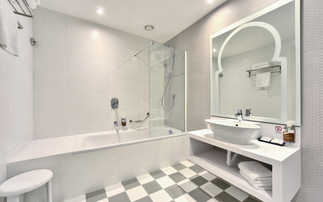 dbsanantonio_hotel_Suites Bedroom_Room4_Malta-min