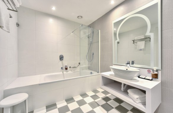 dbsanantonio_hotel_Suites Bedroom_Room4_Malta-min
