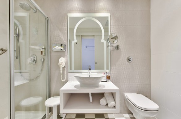 dbsanantonio_hotel_Suites_Bedroom_Room5_Malta-min