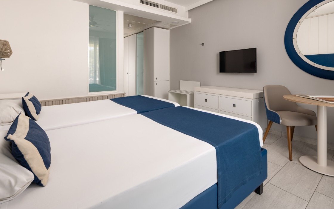 standard-twin-room-1